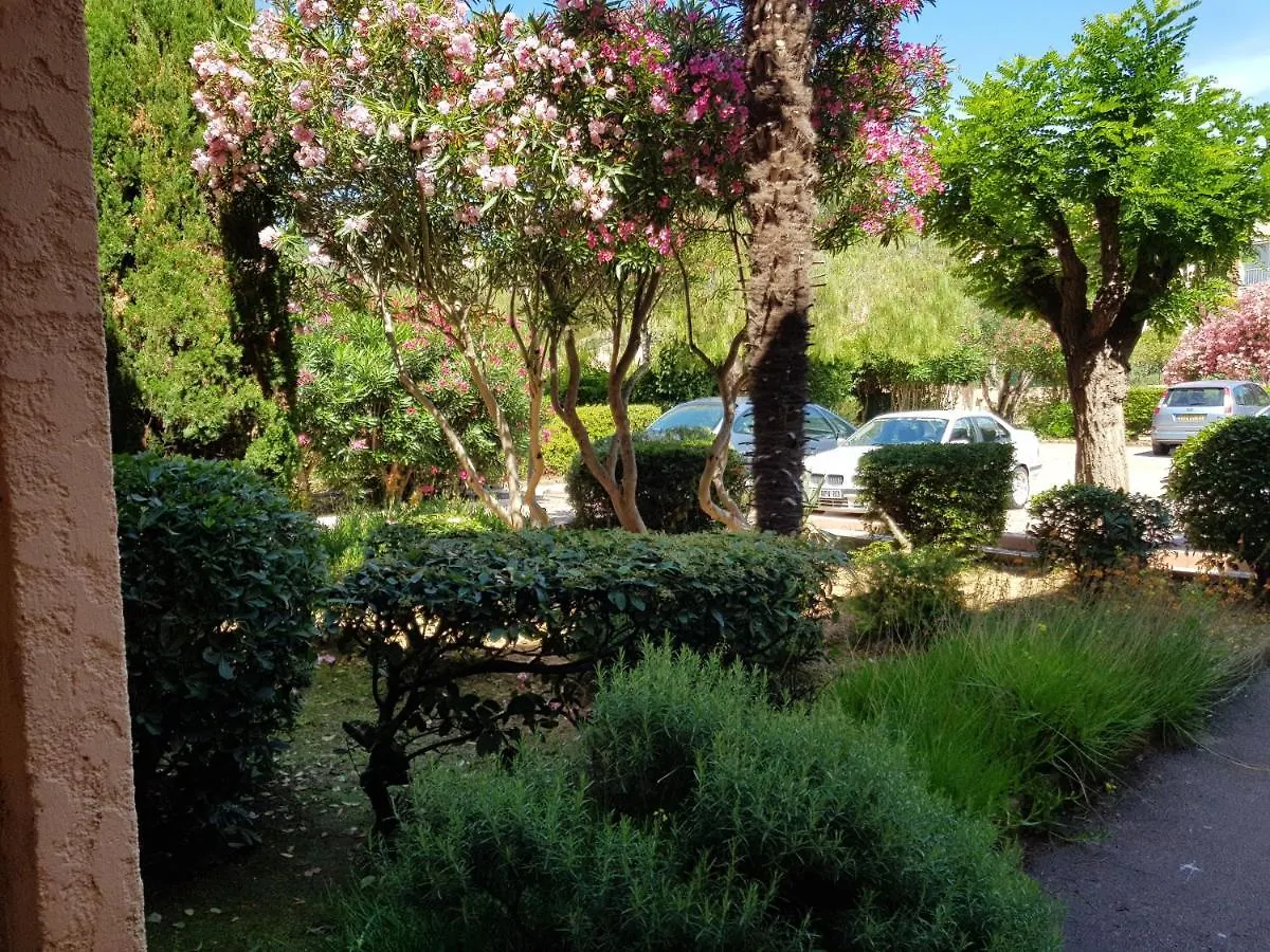 Studio confortable au calme proche du port et de la plage grande terrasse et parking résidence le Grand Large Saint-Mandrier-sur-Mer Appartement