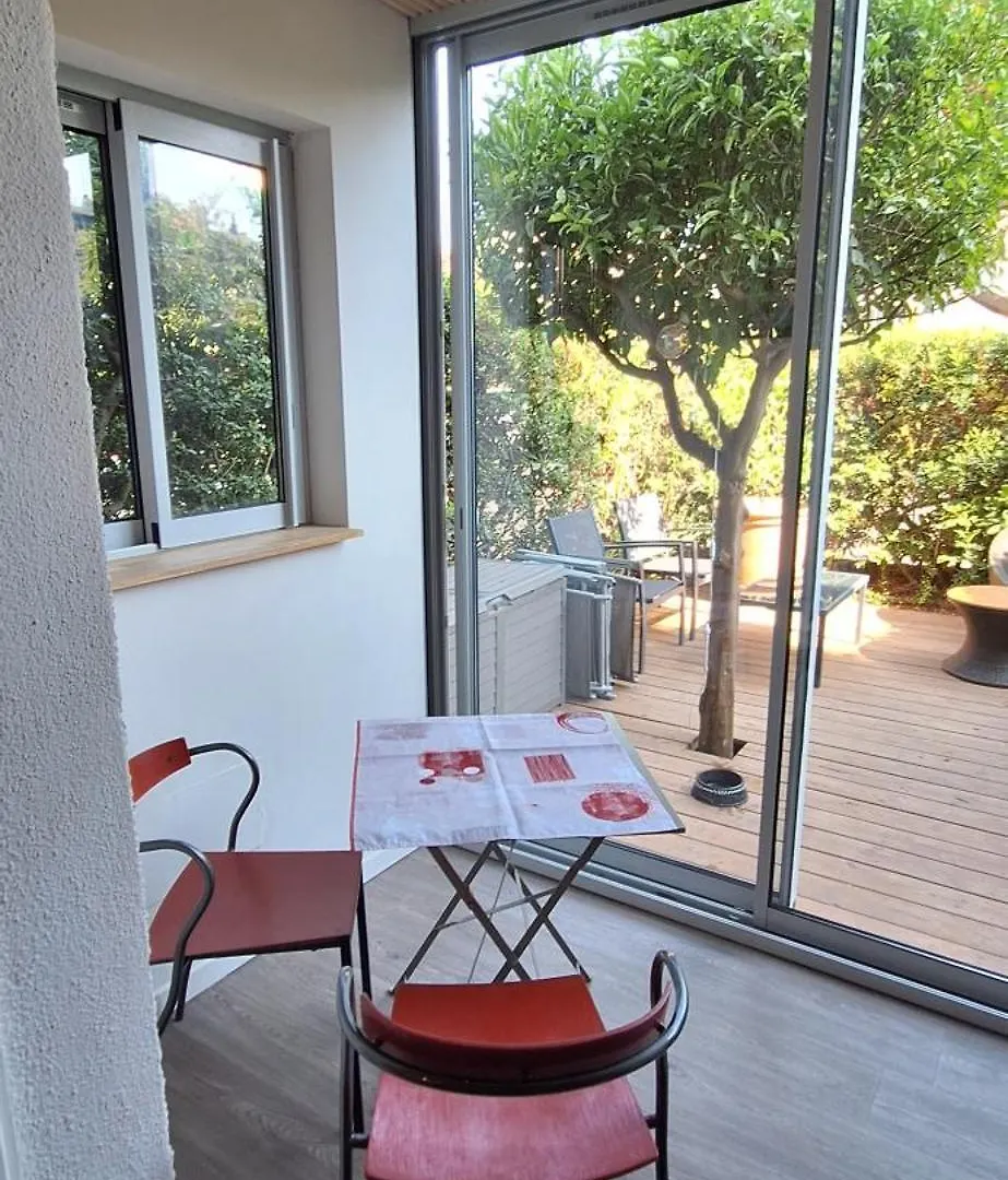 Studio Le Grand Large: Tranquil Port-Side Retreat with Terrace Saint-Mandrier-sur-Mer 0*,  France